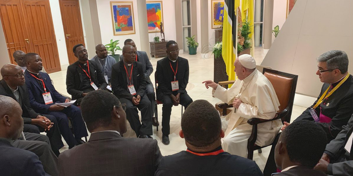 « LA SOUVERAINETÉ DU PEUPLE DE DIEU ». Rencontre du pape avec les jésuites du Mozambique et de Madagascar